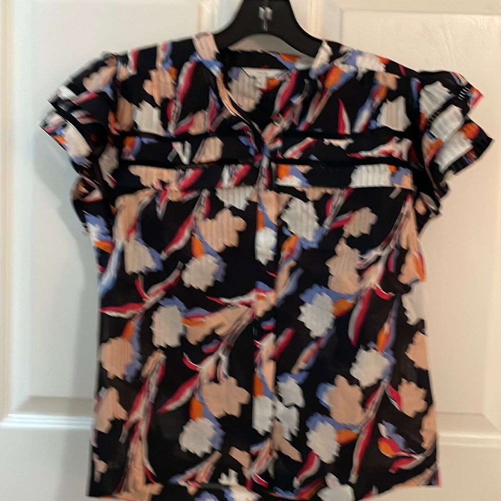 Joie Beautiful patterned blouse with ruffled sleeves